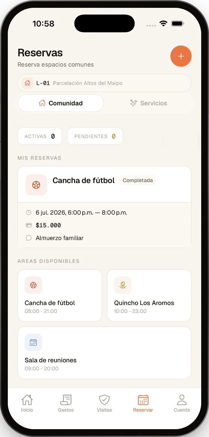Pantalla de reserva de espacios comunes en la app de FIKU